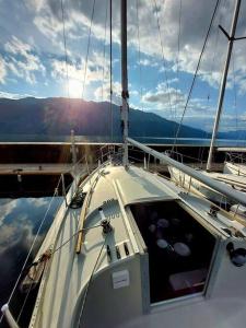 Bateaux-hotels Voilier Sunbeam Yachts 27,5 a quai au Grand Port Aix les Bains : photos des chambres