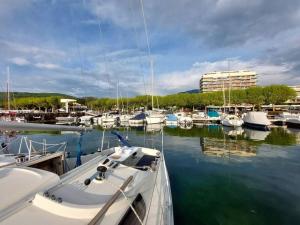 Bateaux-hotels Voilier Sunbeam Yachts 27,5 a quai au Grand Port Aix les Bains : photos des chambres