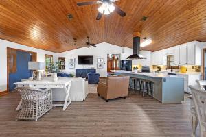 Wolf Bay House