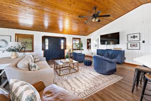Wolf Bay House