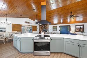 Wolf Bay House