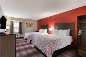 Queen Room with Two Queen Beds - Non-Smoking room in SureStay Hotel by Best Western Higginsville