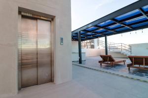 Brand new apt - pool in terrace - beach 1 minute!