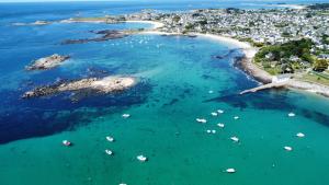 Maisons de vacances AN TEVENN - Maison entierement renovee a 600m de la mer : photos des chambres