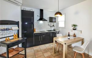 Maisons de vacances Beautiful home in Carpentras with WiFi and 1 Bedrooms : photos des chambres