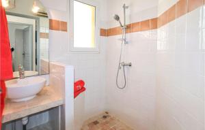 Maisons de vacances Beautiful home in Carpentras with WiFi and 1 Bedrooms : photos des chambres