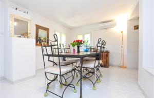 Appartements 2 Bedroom Gorgeous Apartment In Falicon : photos des chambres
