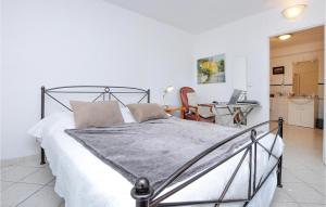Appartements 2 Bedroom Gorgeous Apartment In Falicon : photos des chambres