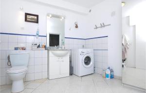Appartements 2 Bedroom Gorgeous Apartment In Falicon : photos des chambres