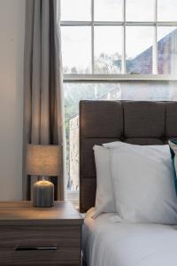 Modern Town Centre Apartment in Neath