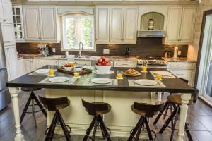 Chalet aux mille étoiles near Mt-Tremblant with Hot Tub