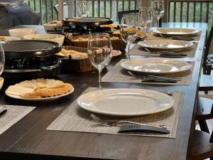 Chalet aux mille étoiles near Mt-Tremblant with Hot Tub