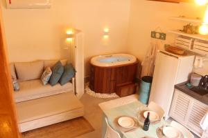 Casa dAroeira Residencial Boutique - Centro de Juqueí - Perto de Tudo - 2 quadras do Mar - Serviço de Praia - Roupa de Cama 600 fios algodão Egípcio - Tudo Novo - Estacionamento Interno - Cozinha - Consulte unidades com Ofurô Hidro e Cromoterapi