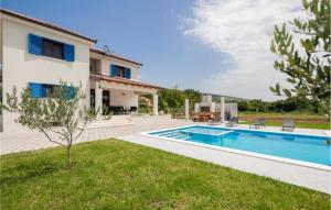 Villa Modriola heated Pool