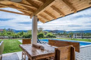 Villa Modriola heated Pool 