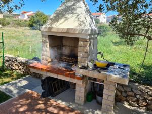 Family friendly apartments with a swimming pool Barbat, Rab - 4951