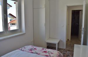 Apartments with parking space Banjol, Rab - 21159