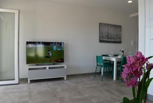 Apartments with parking space Banjol, Rab - 21159