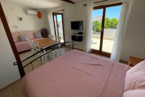 Apartments by the sea Povljana, Pag - 21144