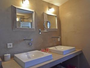 Villas Villa in Roussillon with Private Pool : photos des chambres