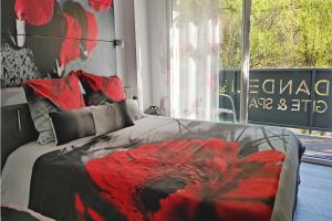 DANDELION GITE SPA Gorges du Tarn piscine jacuzzi rivière vue exceptionnelle villa nature design