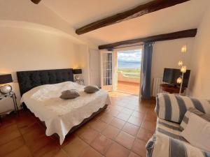 Villa 4 pièces avec piscine et jardin à Cavalaire-sur-Mer - FR-1-226B-147