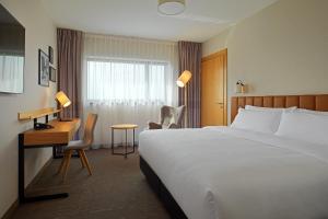 Deluxe, Guest room, 1 King room in Four Points by Sheraton Warsaw Mokotow