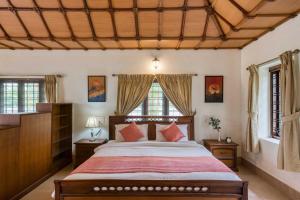 The Backwater Heritage -Unwind on tranquil Alleppey backwaters