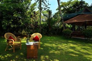 The Backwater Heritage -Unwind on tranquil Alleppey backwaters