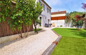 Maisons de vacances Gorgeous Home In Carpentras : photos des chambres