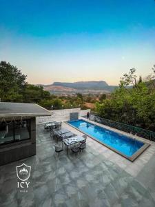 Icy Villa Lonavala - 4BHK Villa With Pool and Mountain View