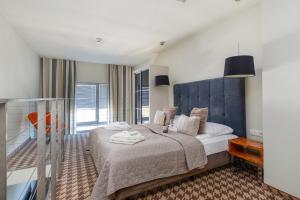 Royal Tulip Sand Zdrojowa Mezzanine Hotel Room by Renters