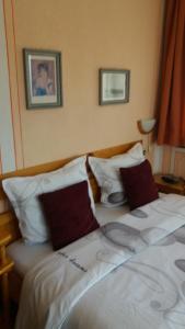 Double Room with Balcony (3 Adults) room in Guest House Bolyarka