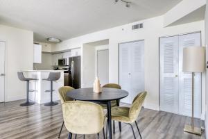 Brickell 2br w gym pool wd nr City Center MIA-40