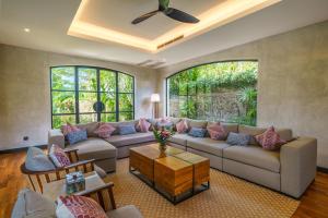 La Boheme Mansion - Unreal 8BR Mansion with 25m Pool, Gym, Home Cinema
