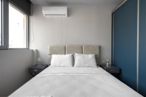 Lux Locals 2 by Luxlikehome