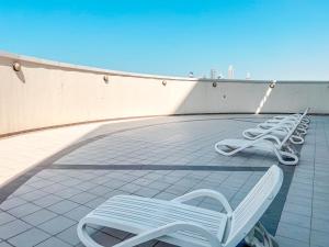 Cosmos Living Luxurious Studio Near Metro