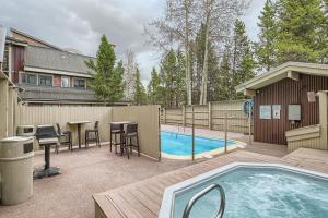 2-level Ski Hill 8 Condo Walk to Lift