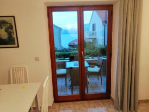 Apartment Ema in Postira