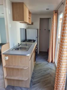 Campings Mobil-home (Clim, Tv)- Camping La Carabasse 4* - 002 : photos des chambres