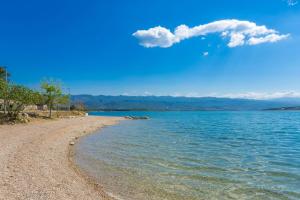Cozy Ferienwohnung MELANIE 100m vom Strand auf der Insel Krk