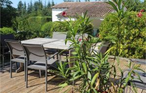Maisons de vacances Beautiful home in Atur with Outdoor swimming pool, WiFi and 3 Bedrooms : photos des chambres