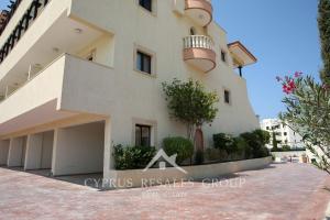 Pool side 2 Bedroom Queens gardens Complex