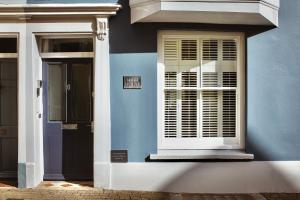 High House Sleeping 10