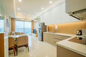 Căn Hộ 3 Phòng Ngủ (Three-Bedroom Apartment)