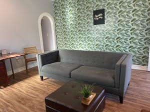 2bed 1bath close to downtown LB, LA and OC.