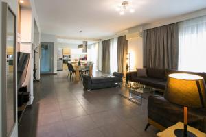 Executive Two-Bedroom Apartment with Hydromassage Shower room in Polis Apartments