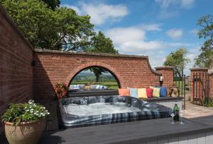 Broad Meadows Farmhouse 12 Guests