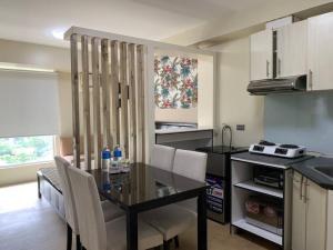 Comfy Avida Cebu w Pool(2 adjoined units) 50MBPS