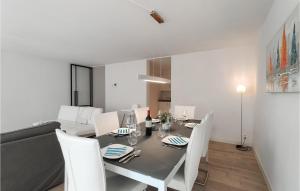 Lovely Apartment In Oostende With Wifi